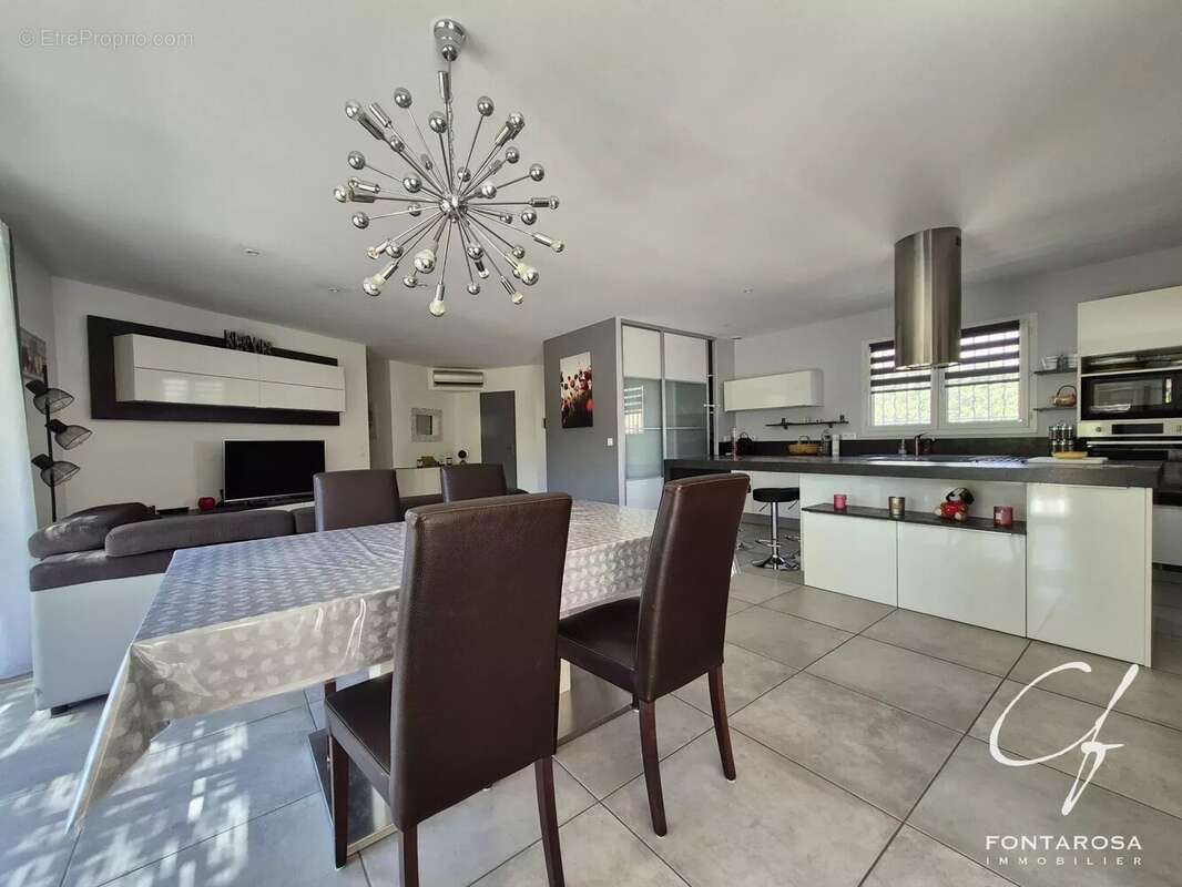 Maison à PUGET-SUR-ARGENS