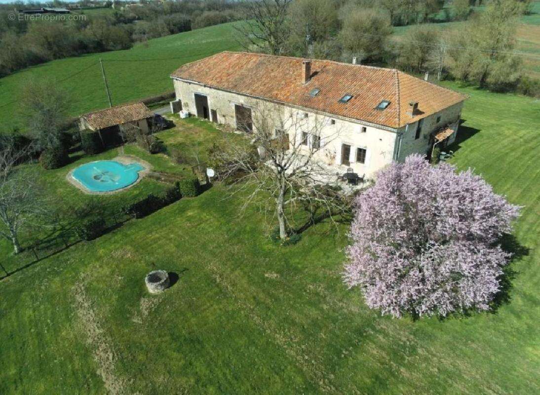 Maison à CHAMPAGNE-MOUTON