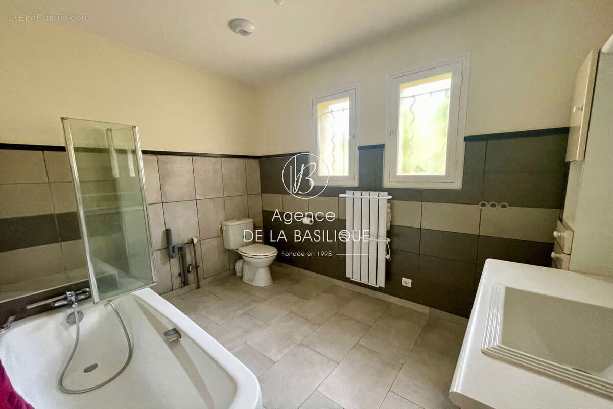 Maison à SAINT-MAXIMIN-LA-SAINTE-BAUME