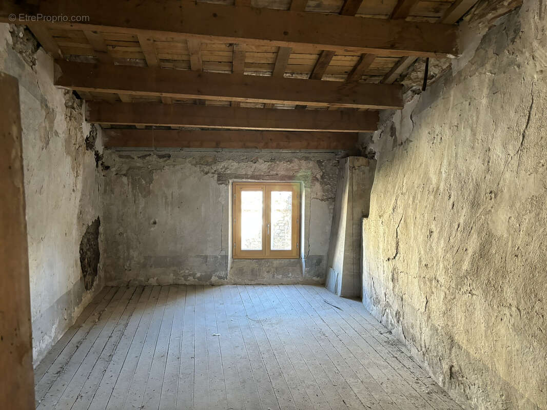 Maison à VALREAS