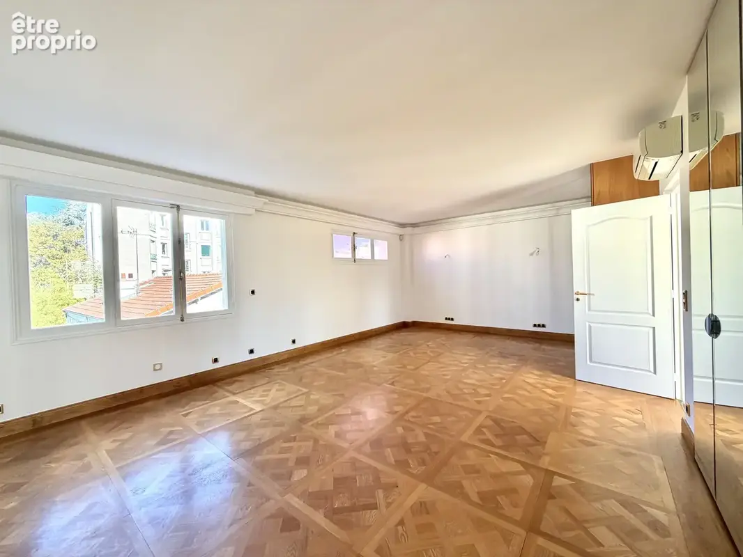 Duplex dernier etage !! 6 pieces 193m2 + terrasse 35m2 + balcon 6m2 + cave + parking - photo 6