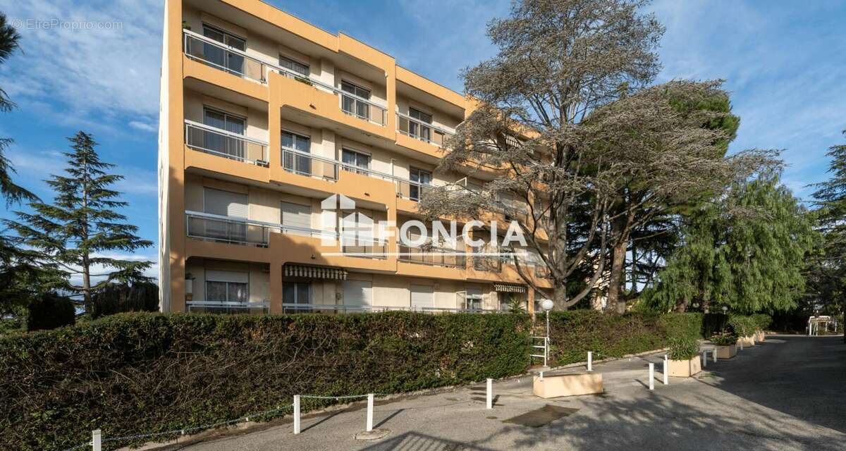 NICE OUEST - Rare : T4 89 m² baigné de lumière - 17 m² de balcons Sud-Ouest - 3ème étage - Box & cave - DPE B - photo 2