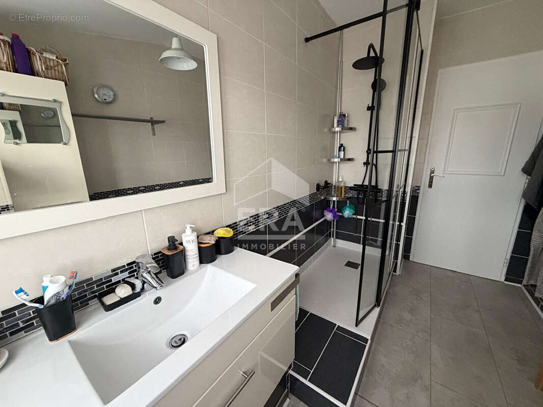 Maison à SAINT-CLAIR-DE-LA-TOUR