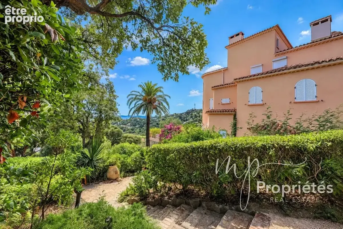 À VENDRE Rayol Canadel sur mer – Appartement de charme au dernier étage – Vue mer – Plage et village à pied. - photo 2