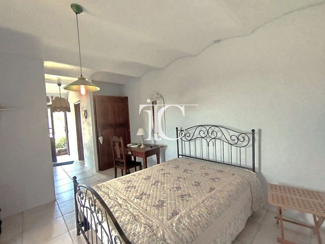 Exclusivité  authentique maison de hameau en pierre avec deux jardins attenants * car port * 10 minuters des commodites * - photo 14