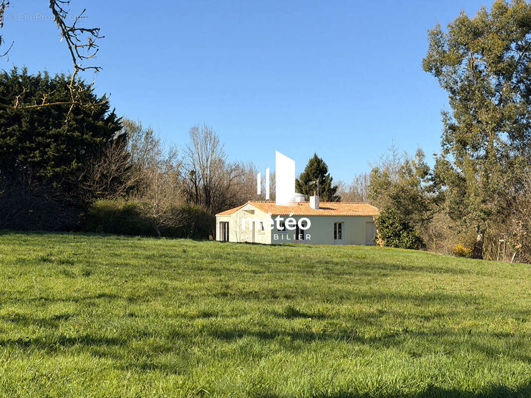 Maison à LE GIROUARD