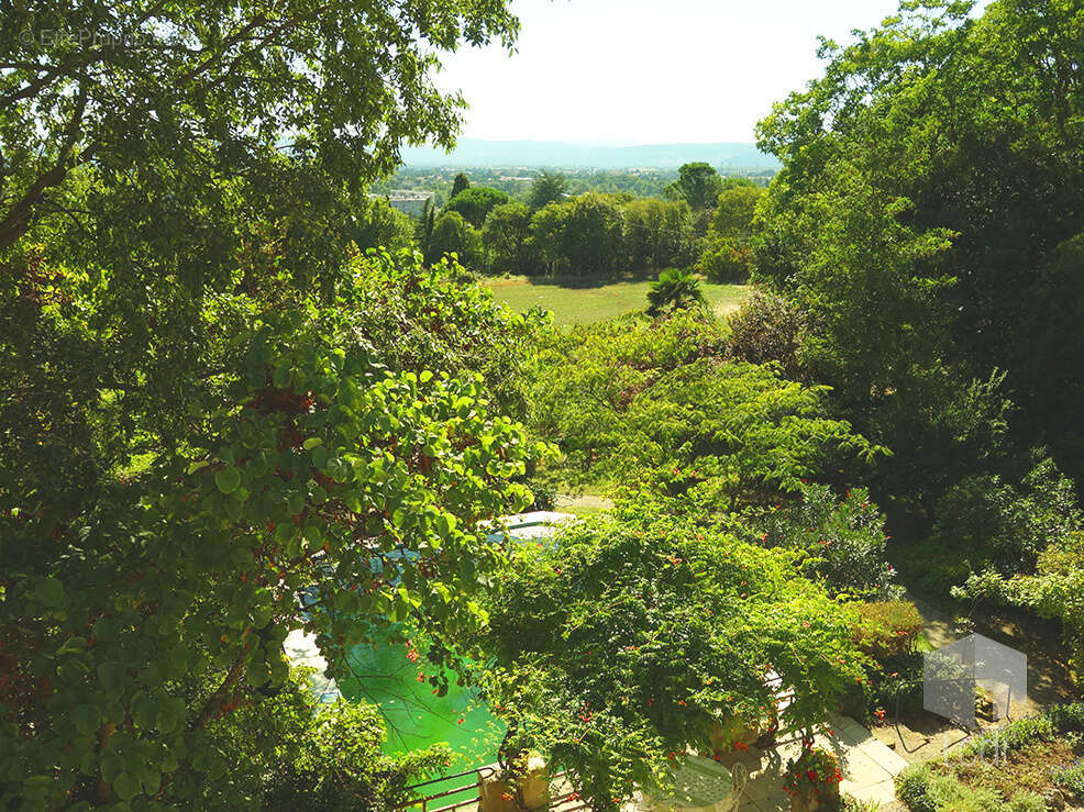 MONTELIMAR, maison 500 m2 avec dépendances - photo 17