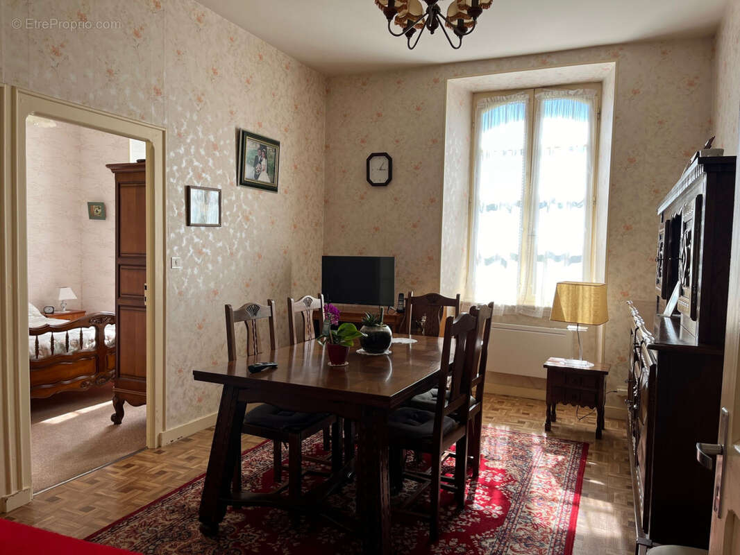 Coussac Bonneval, immeuble de 5 appartements, dépendances et terrain - photo 13
