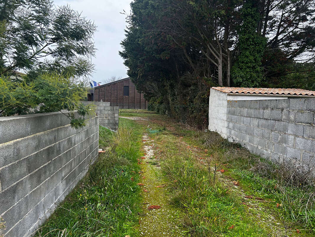 Terrain à SAINT-PIERRE-D&#039;OLERON