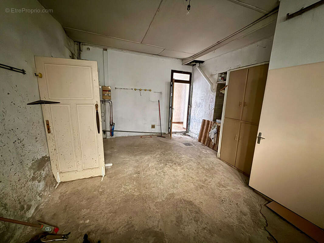 Grande maison de village type 8 à rénover avec garage, patio et volumes généreux à Trèbes - photo 13