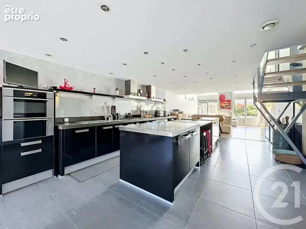 Maison 184 m² à Lorette  - photo 1