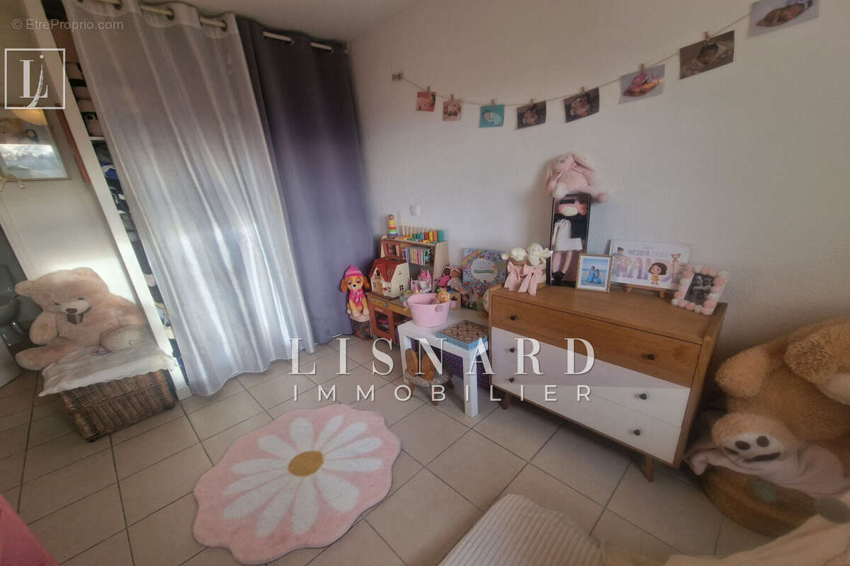 Appartement à VALLAURIS