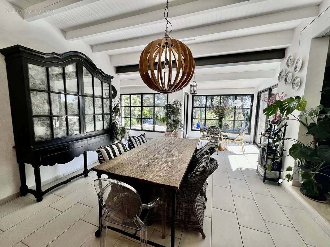 Maison 171 m² à Taillades  - photo 6