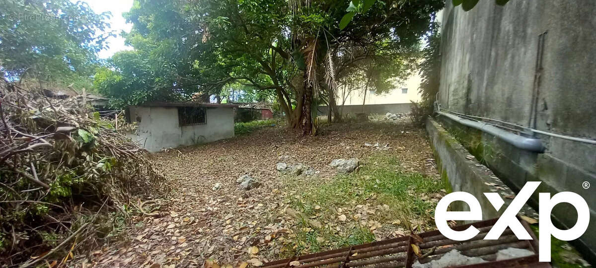 Terrain à LE TAMPON