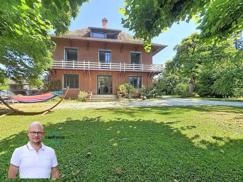 Maison à vendre 7 pièces à LE PONT DE BEAUVOISIN  (38) - 214m2 habitable sur plus de 1800m2 de terrain - photo 1