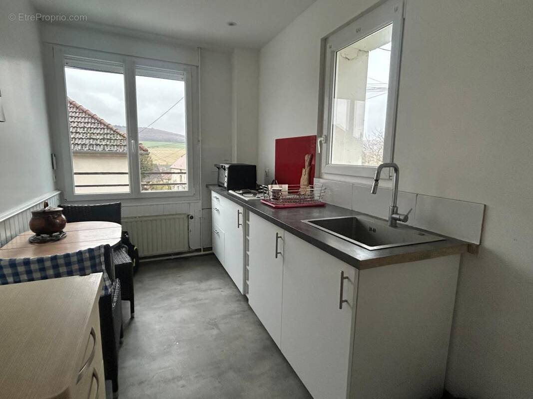 Maison à MONTHUREL