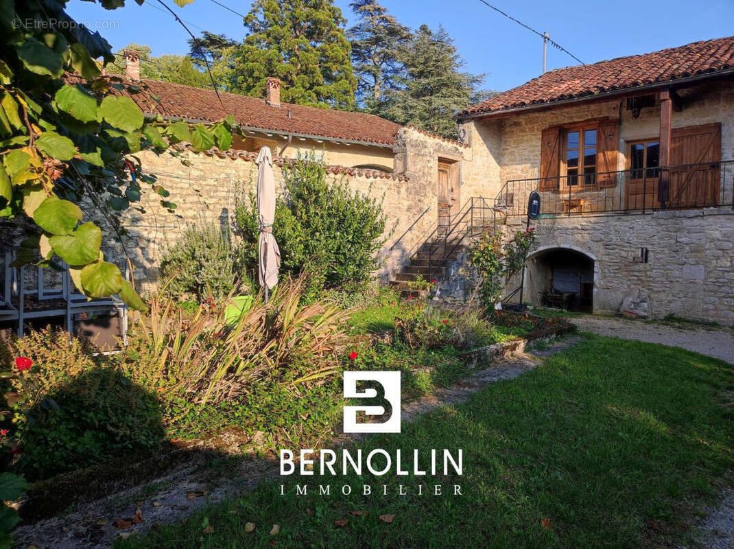 Maison à COURMANGOUX