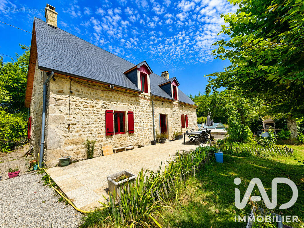 Photo 1 - Maison à SAINT-EXUPERY-LES-ROCHES