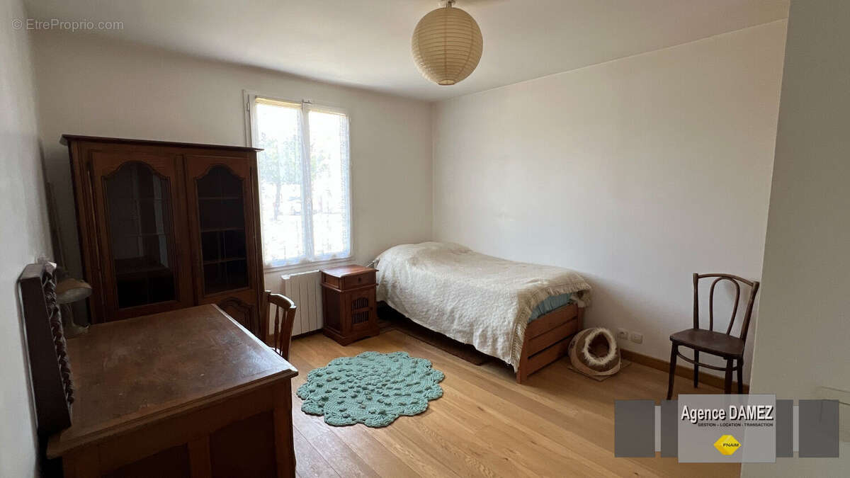 SAINVILLE (28700) - Maison de plain-pied de 2008 - 80 m² - 2 chambres - Terrain de 1 100 m² - Double garage - Greniers aménageab - photo 8