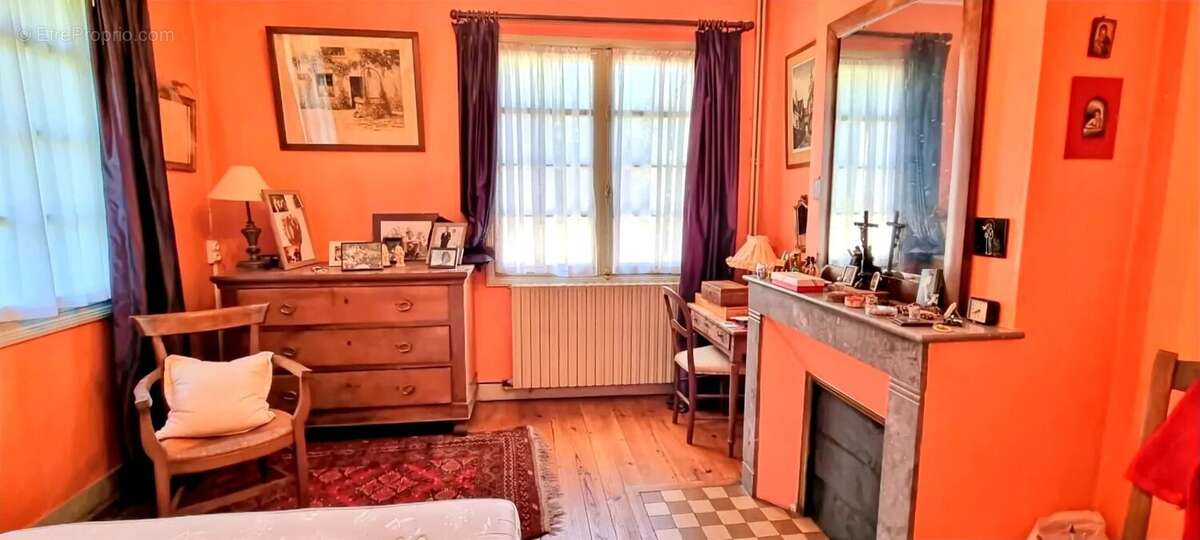 PROPRIETE AUTHENTIQUE   composée d' une maison familiale  et  de dépendances sur 10 HA . * - photo 14