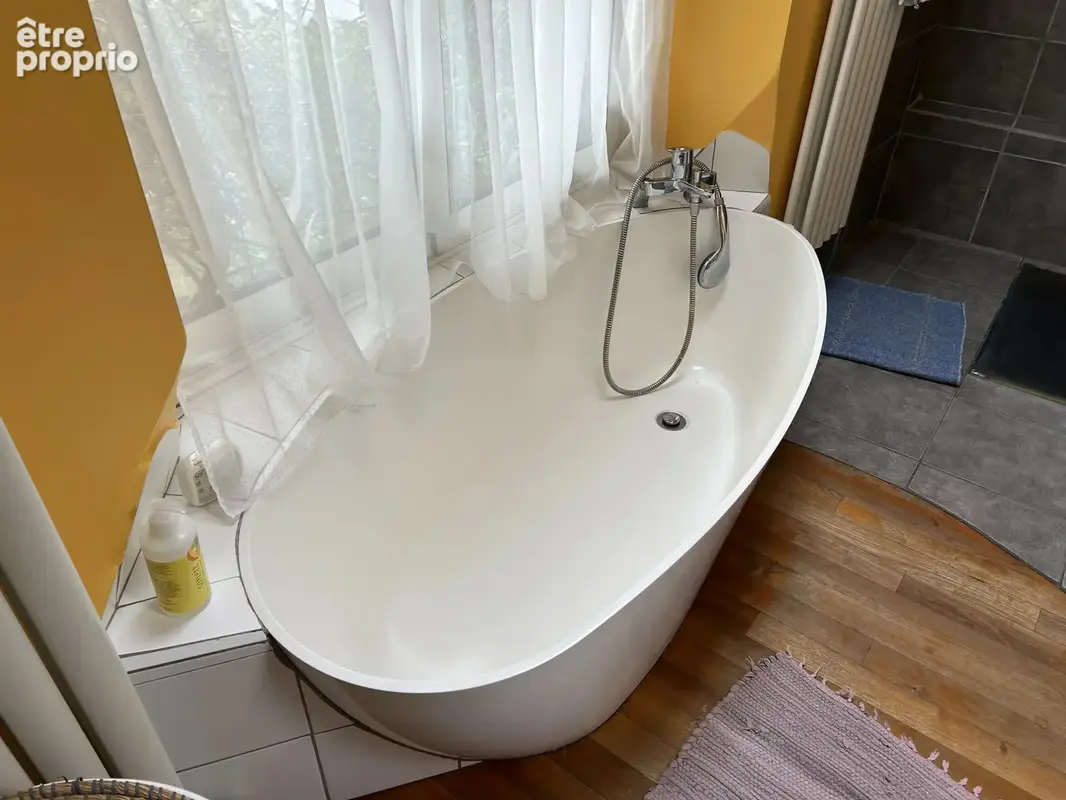 Grande maison familiale avec de nombreuses dépendances et un fort potentiel commercial - photo 8