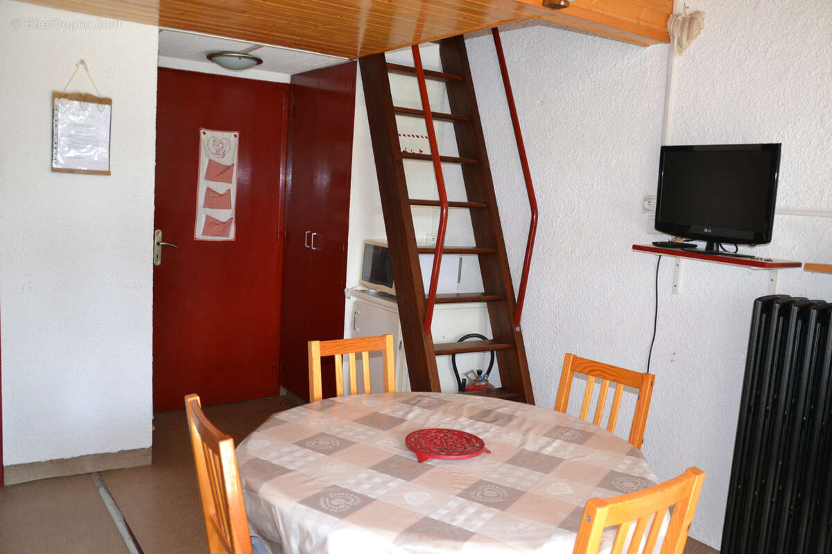 Agréable T2 en duplex de 33 m2 au sol avec terrasse, jardin privatif et parking - photo 6