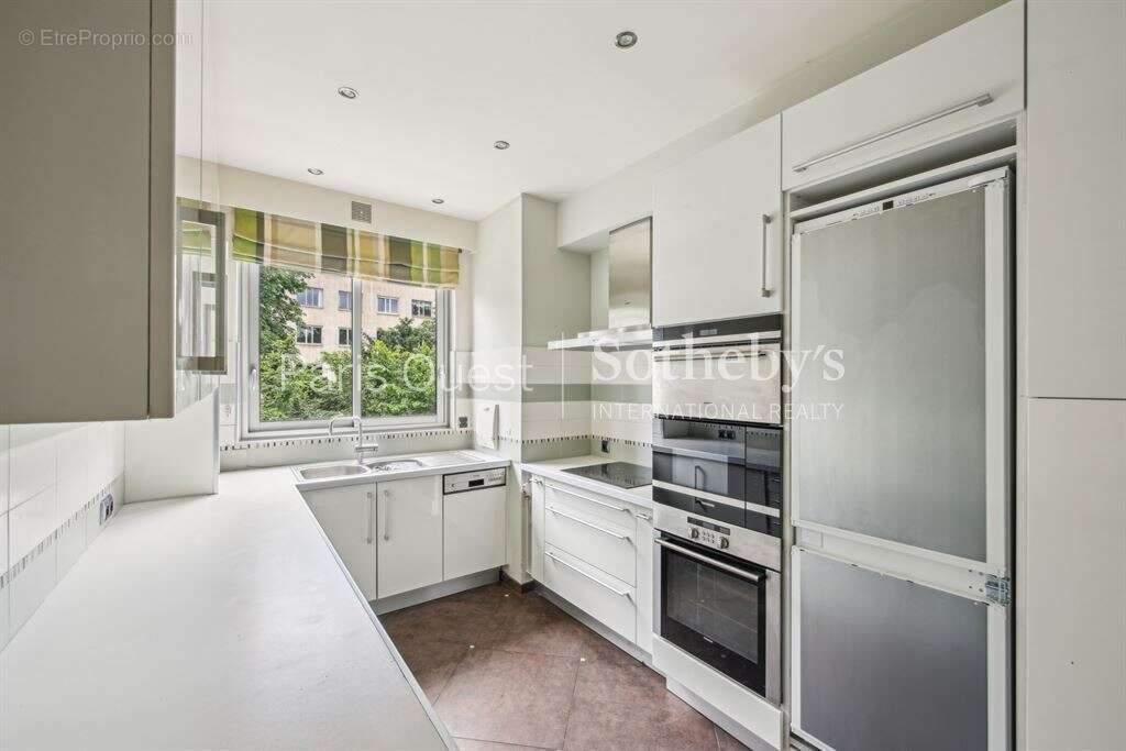 Appartement à NEUILLY-SUR-SEINE
