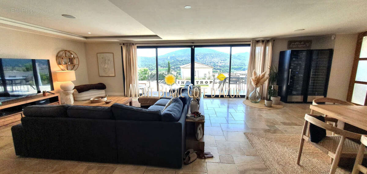 Villa 4 chambres, grand sejour, piscine, magnifique vue degagee jusqu'a la mer - photo 11