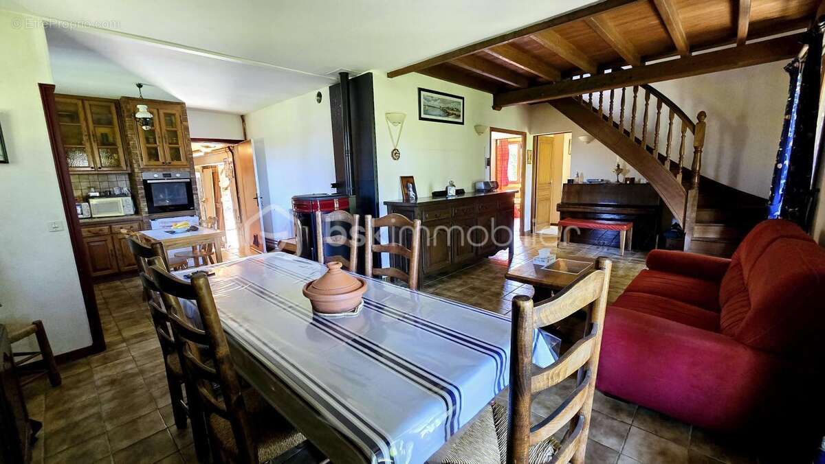 Maison à NAVAILLES-ANGOS