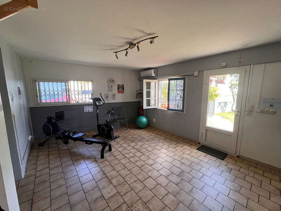 Commerce à SAINT-PIERRE