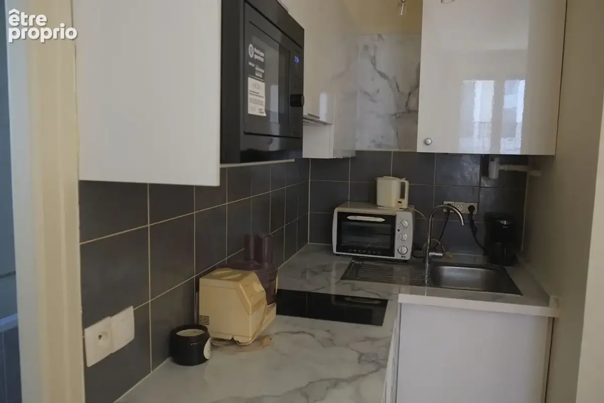 2 pièces à vendre au dernier étage rue du Cherche-Midi (75006) ! - photo 4