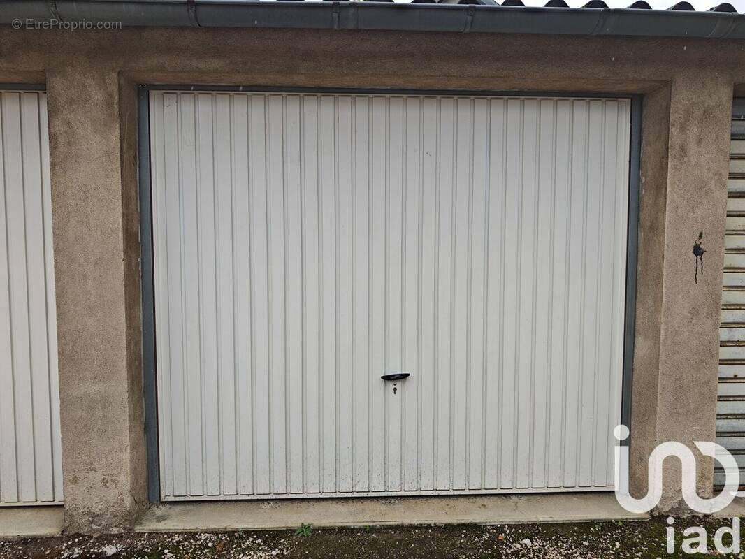 Photo 1 - Parking à DIJON