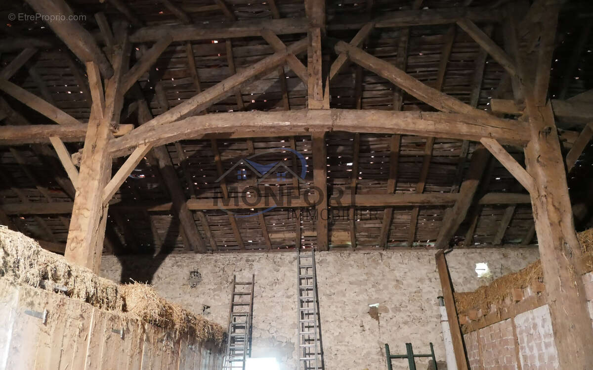 Ferme en pierre à rénover   dépendances, 1,5 ha de terrain et vue panoramique   idéal gîtes ou chambres d’hôte - photo 9