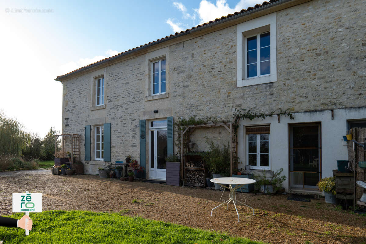 Maison à MARSAIS-SAINTE-RADEGONDE