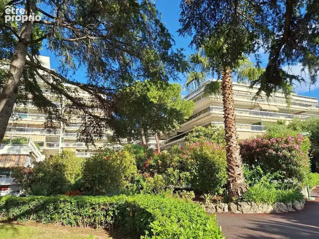 À deux pas d’Antibes et Juan-les-Pins – Studio cabine en résidence sécurisée avec parc et piscine - photo 3