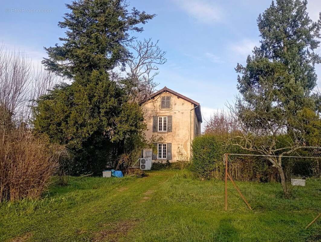 Maison de caractère sur terrain arboré constructible - photo 9