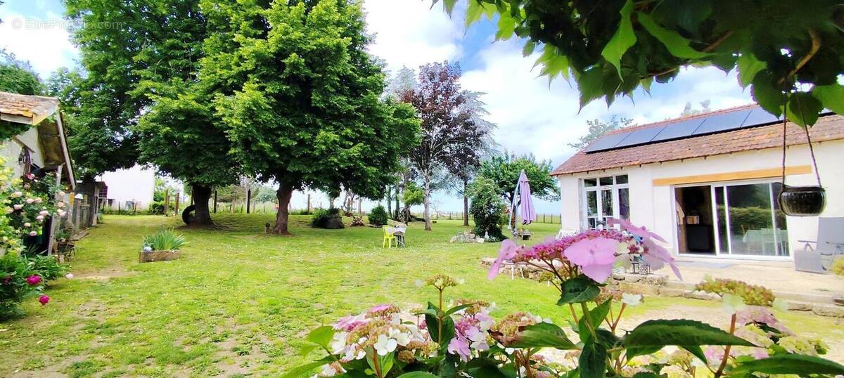 Photo 1 - Maison à BUSSAC-SUR-CHARENTE