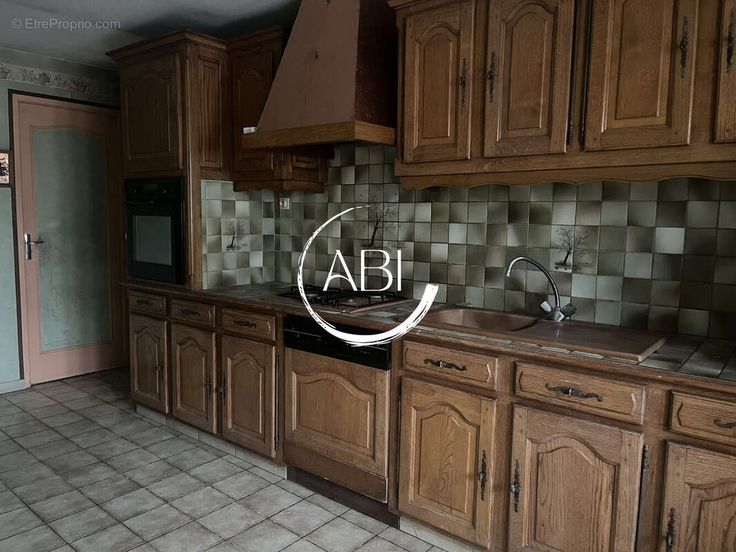 Maison à NEUILLY-LE-VENDIN