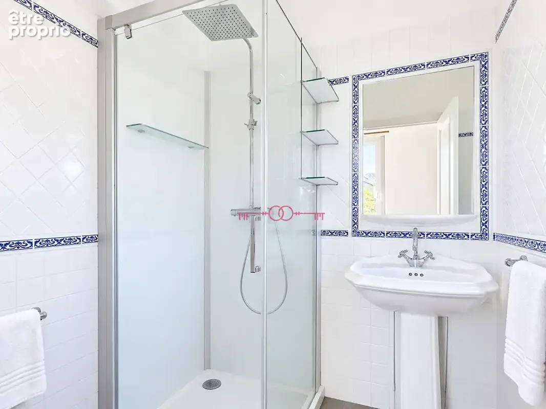 Maison de caractère  de 143 m² , 4 chambres avec jardin et garage - photo 9
