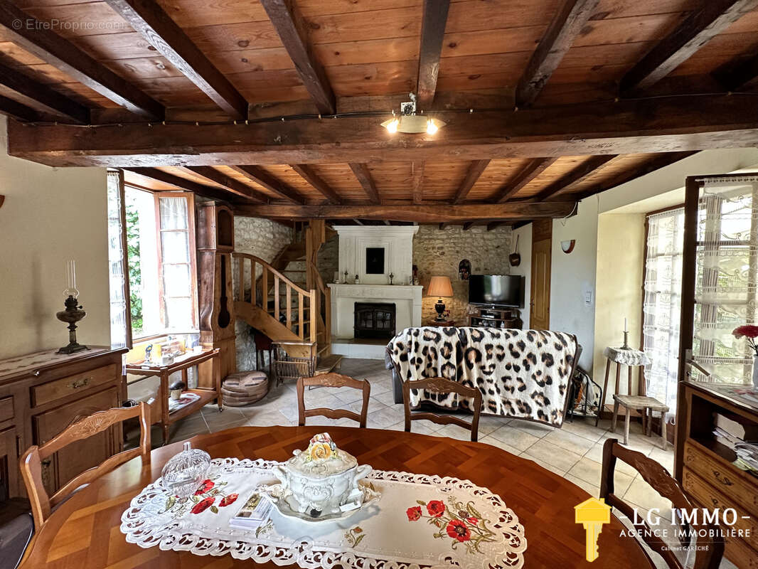 Maison à SAINT-ROMAIN-SUR-GIRONDE