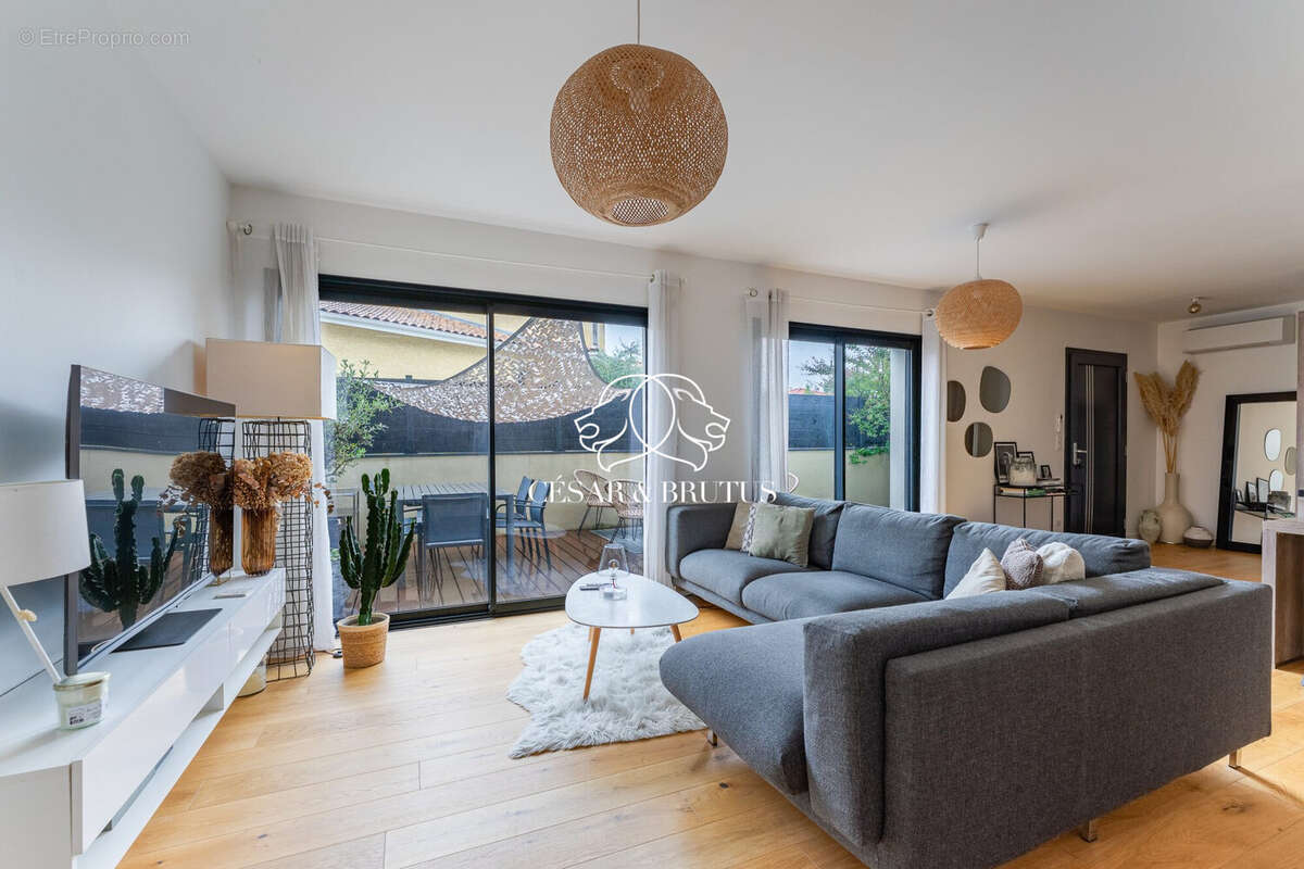 Appartement à SAINT-GENIS-LES-OLLIERES