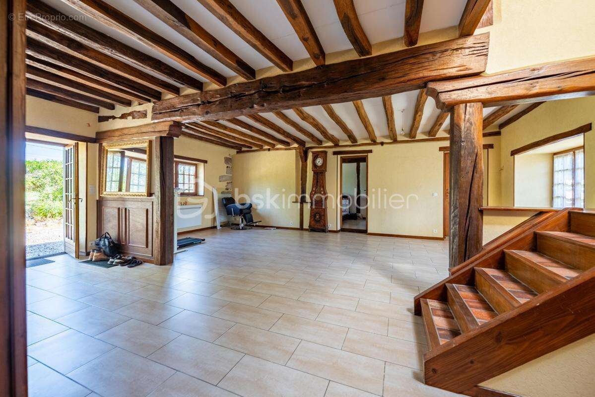 Très belle longère composée de ses 4 chambres et de sa dépendance ! - photo 7