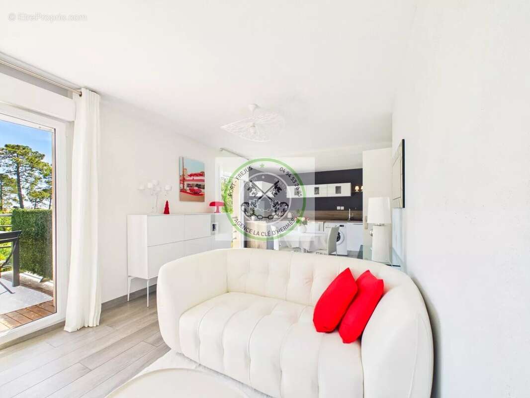 Appartement à ROQUEBRUNE-SUR-ARGENS