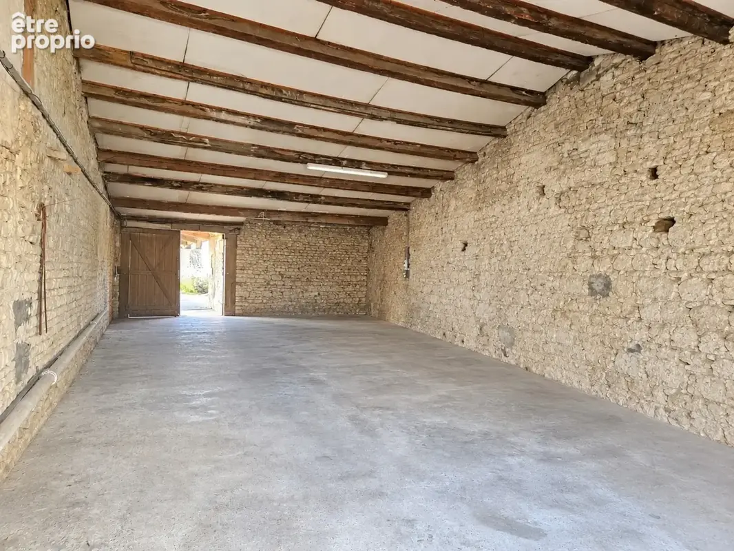 Terrain à vendre 315m²  marsilly cœur de bourg – terrain avec chai en pierre, rare et plein de potentiel - photo 2