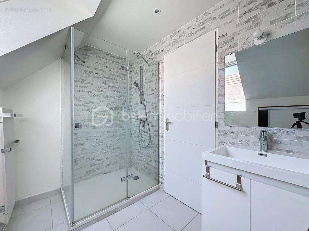 Maison à SAINT-PIERRE-DU-PERRAY