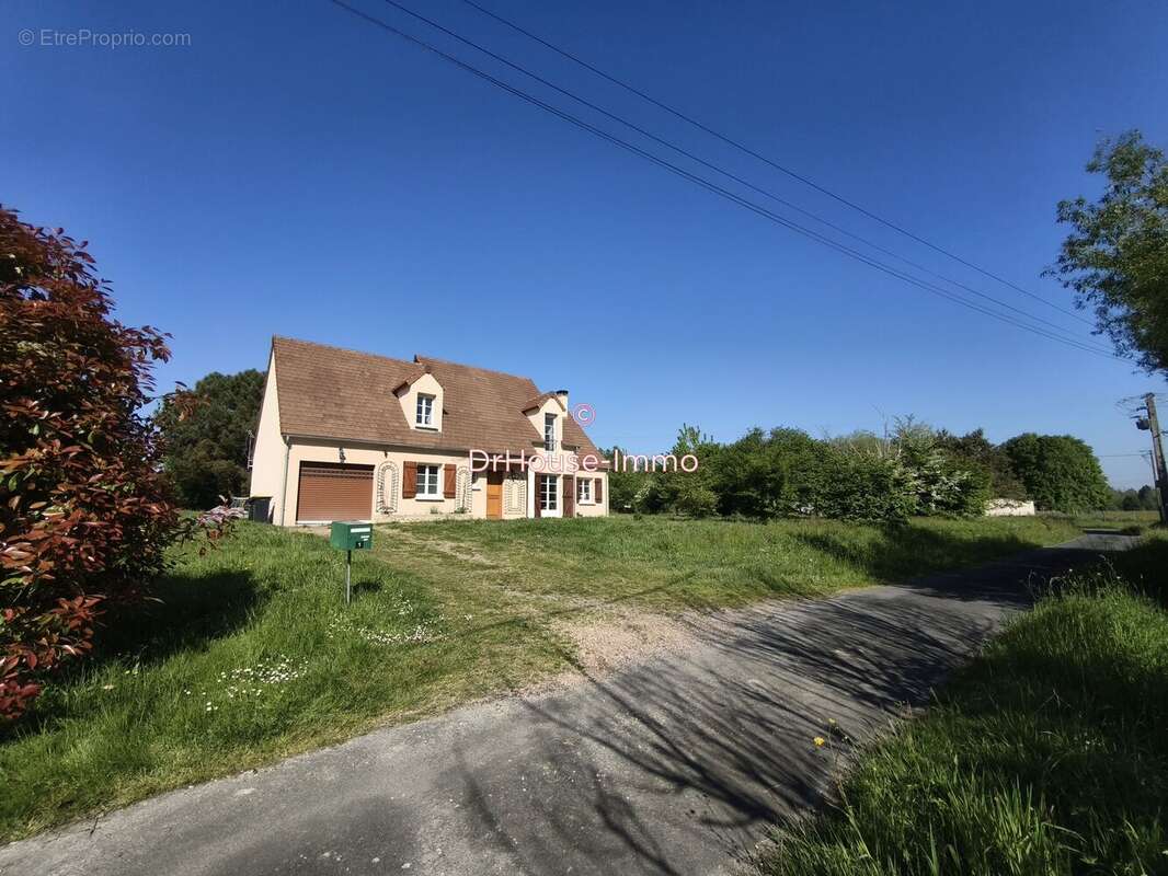 Maison à SAINT-JEAN-DE-LA-MOTTE