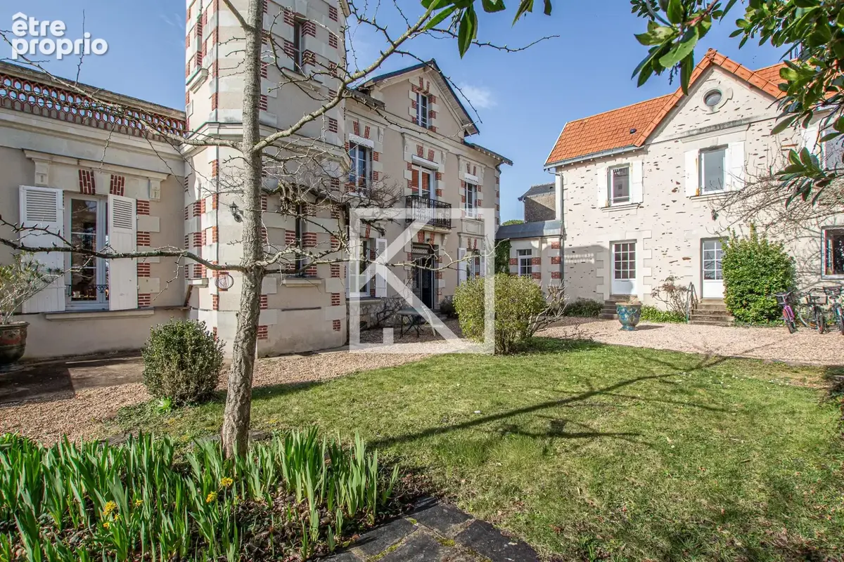 Maison 335 m² à Angers  - photo 4