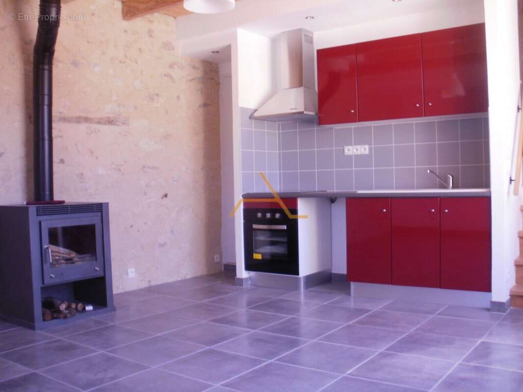 Maison à MONTJOUX