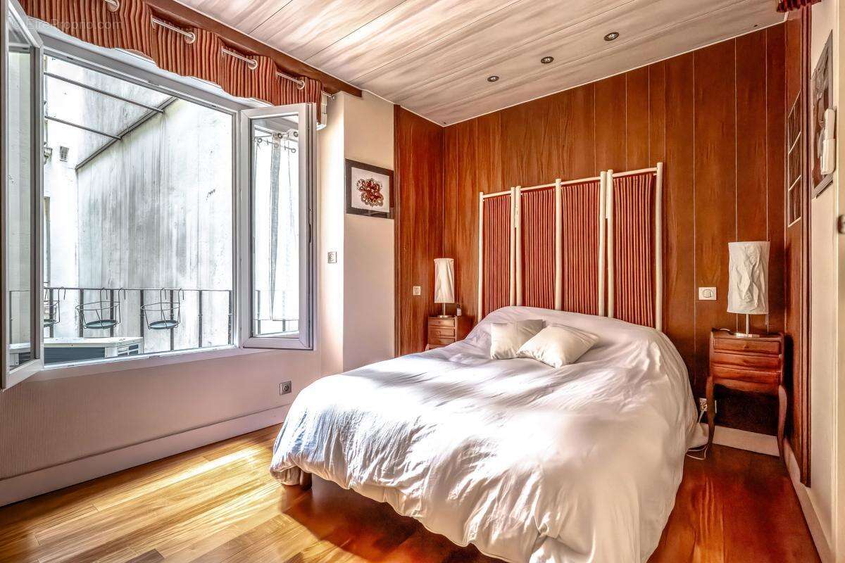 Appartement à PARIS-1E