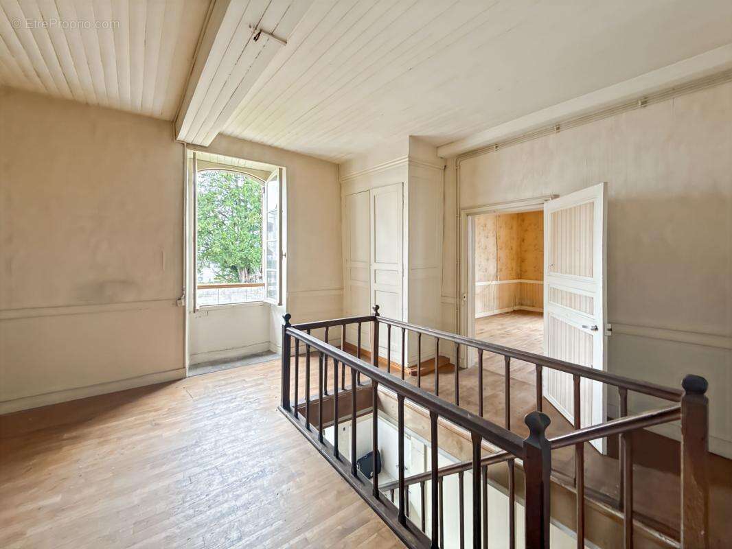 Maison à CHAMPAGNAC-DE-BELAIR